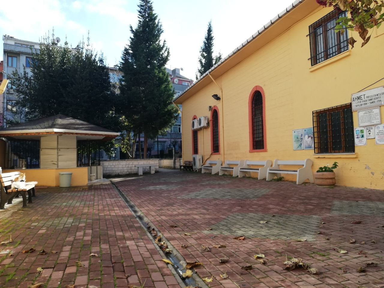 Lütuf Paşa Camii